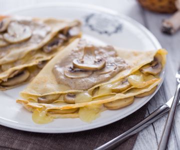Crespelle com creme de cogumelos e fontina