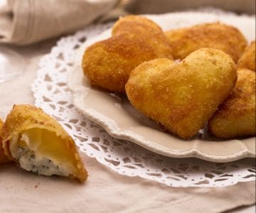 Cuoricini com queijo de cabra e cebolinha