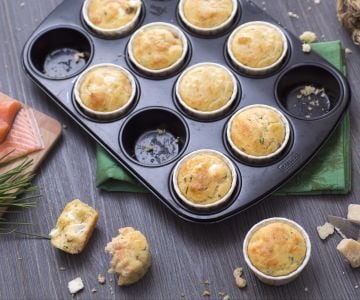 Muffin com feta e salmão