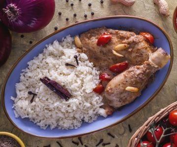 Ensopado apimentado de frango e amendoim