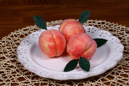 Pêssegos falsos ao alchermes