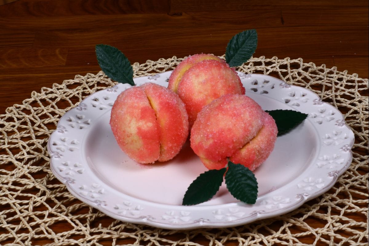 Pêssegos falsos ao alchermes