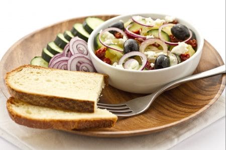 Salada de batatas e pepinos