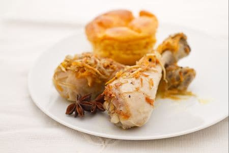 Frango aos 4 sabores com torta de cenoura