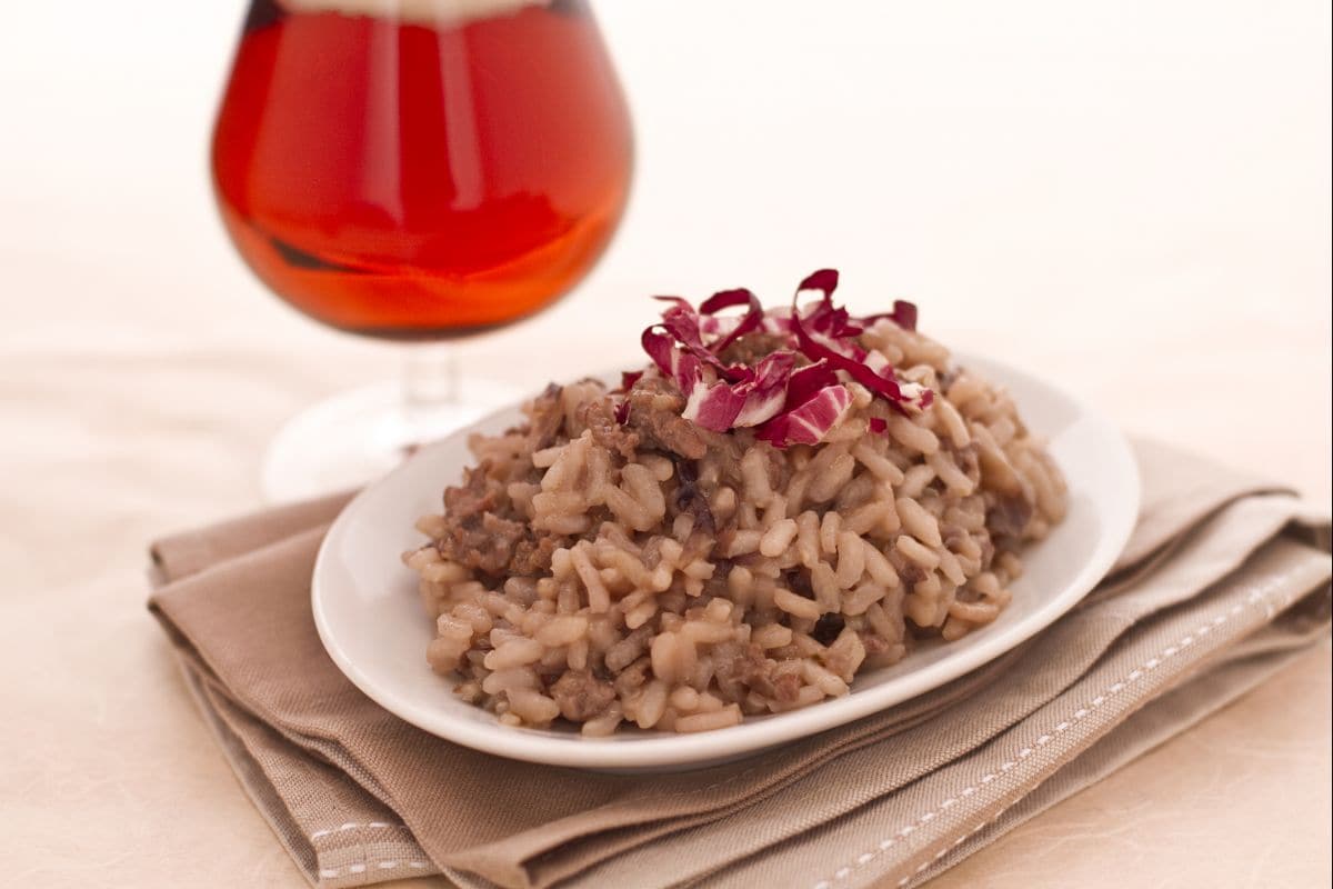 Risoto à cerveja com radicchio e linguiça