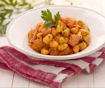 Gnocchetti com carne de caranguejo e camarões
