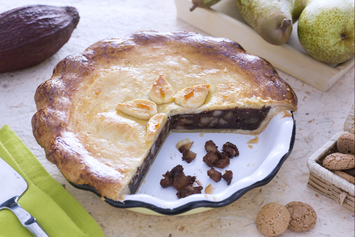 Pie de peras, amaretto e chocolate