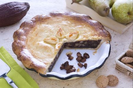 Pie de peras, amaretto e chocolate