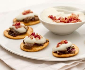 Spianatine com creme de asiago, radicchio e pancetta