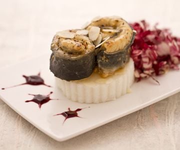 Enguia em crosta de amêndoas