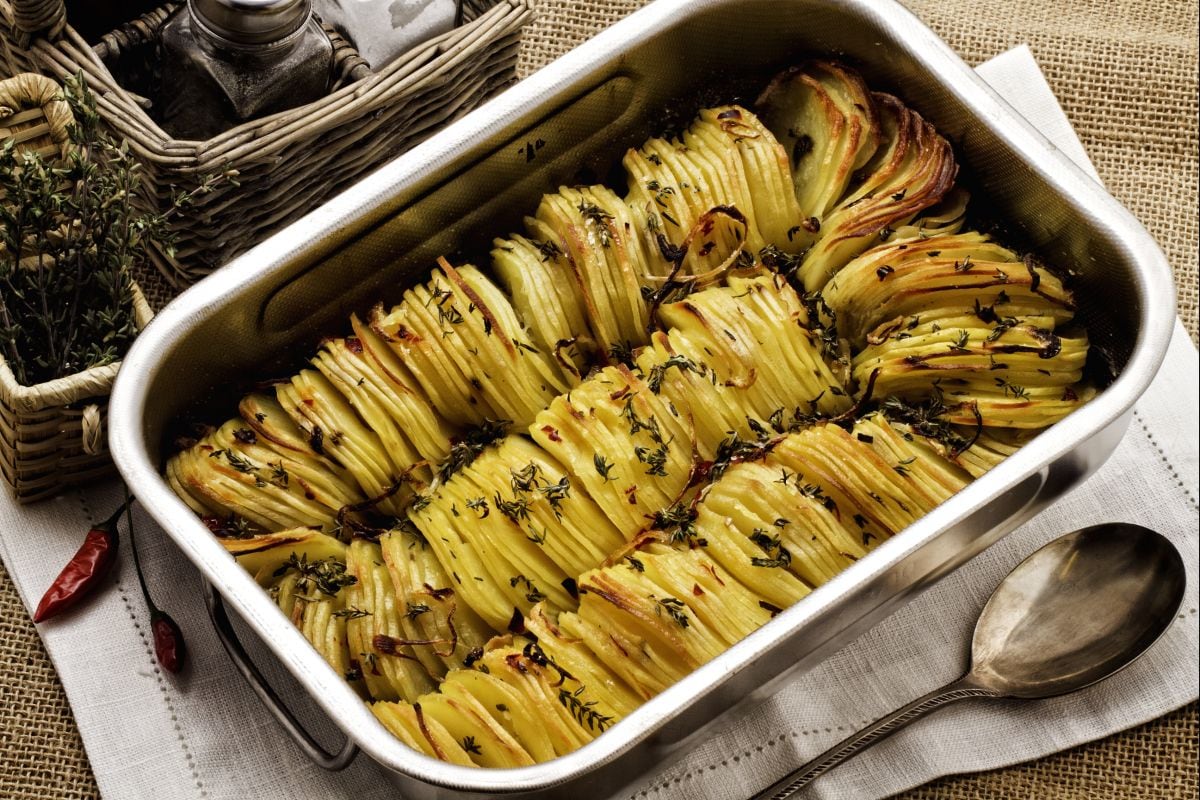 Travessa de batatas assadas