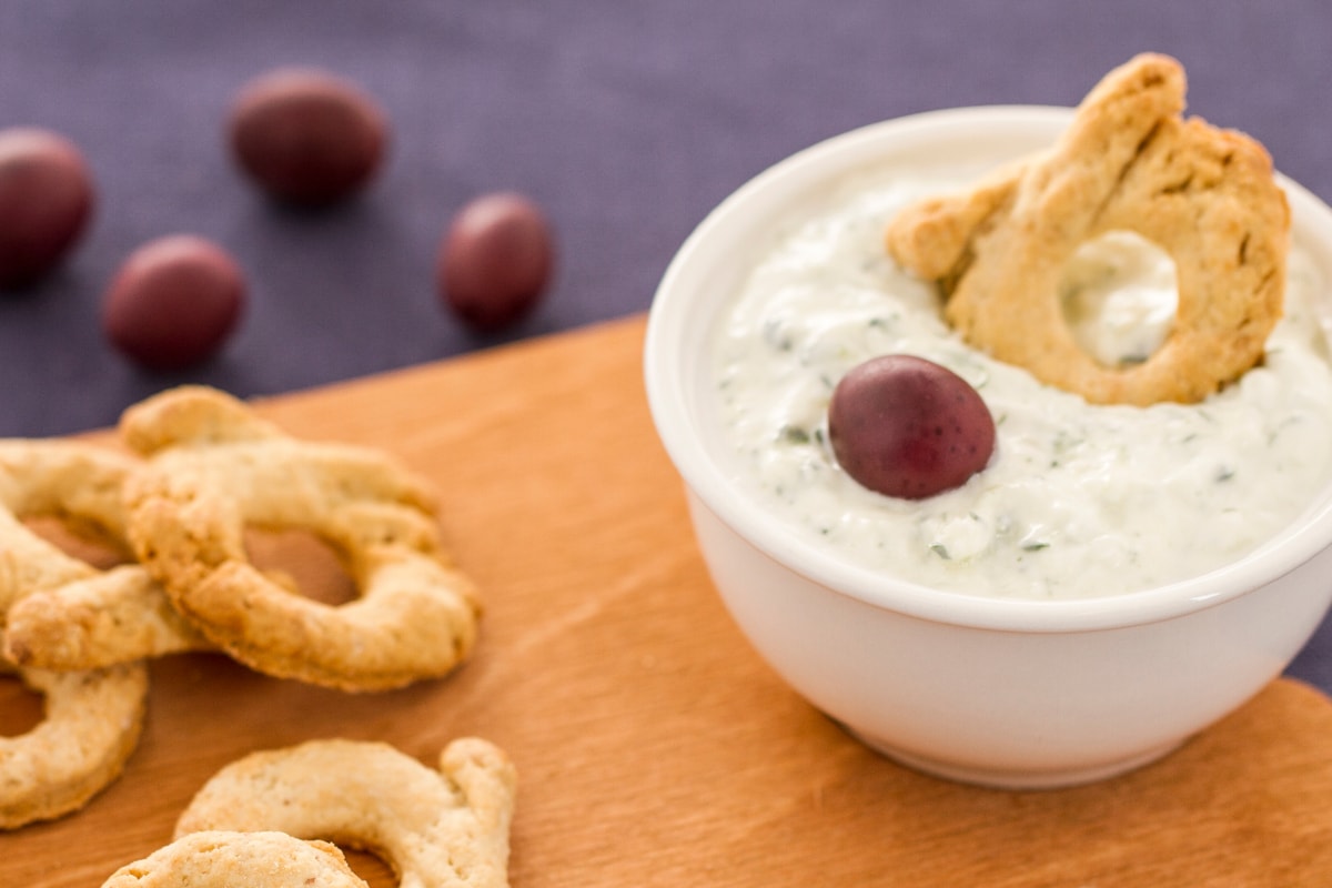 Torcelli com tzatziki esmirniota