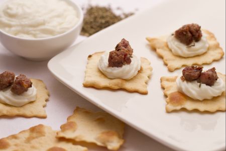 Folhados com salsicha crocante e stracchino