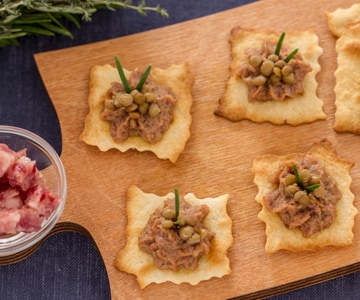 Folhados com creme de lentilhas e cotechino