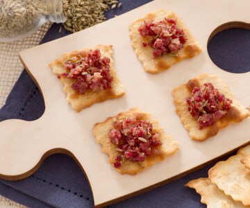 Folhados clássicos com migalhas de linguiça