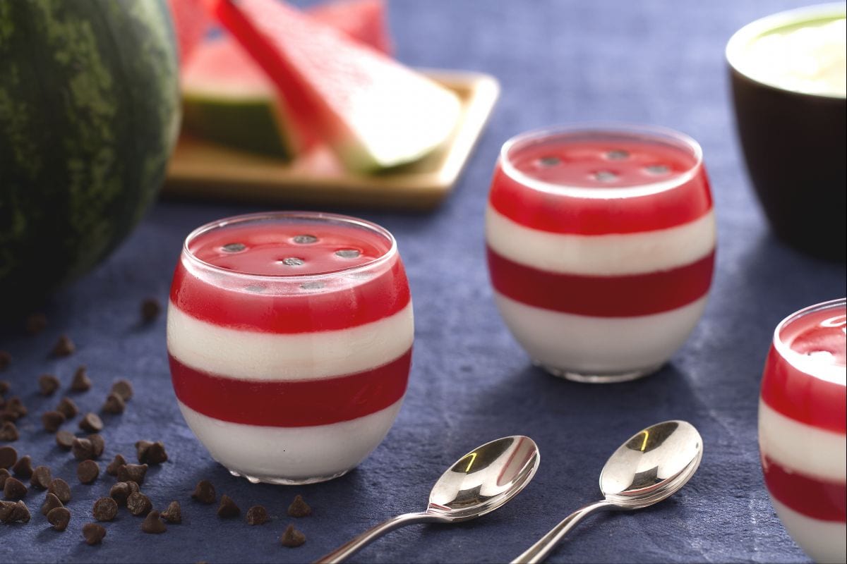 Copinhos de melancia e iogurte