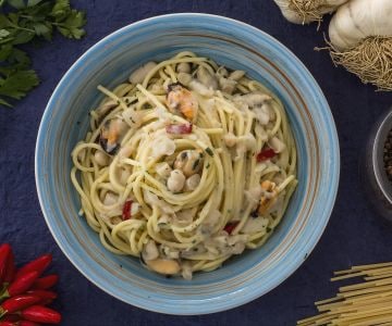 Espaguete com feijão e mexilhões