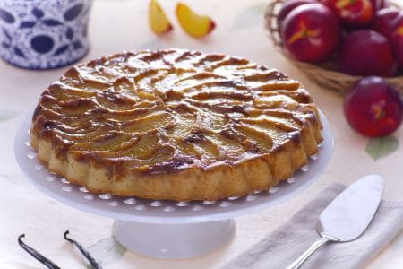 Torta invertida de pêssegos e amaretti