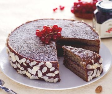 Torta de trigo sarraceno e geleia de groselha