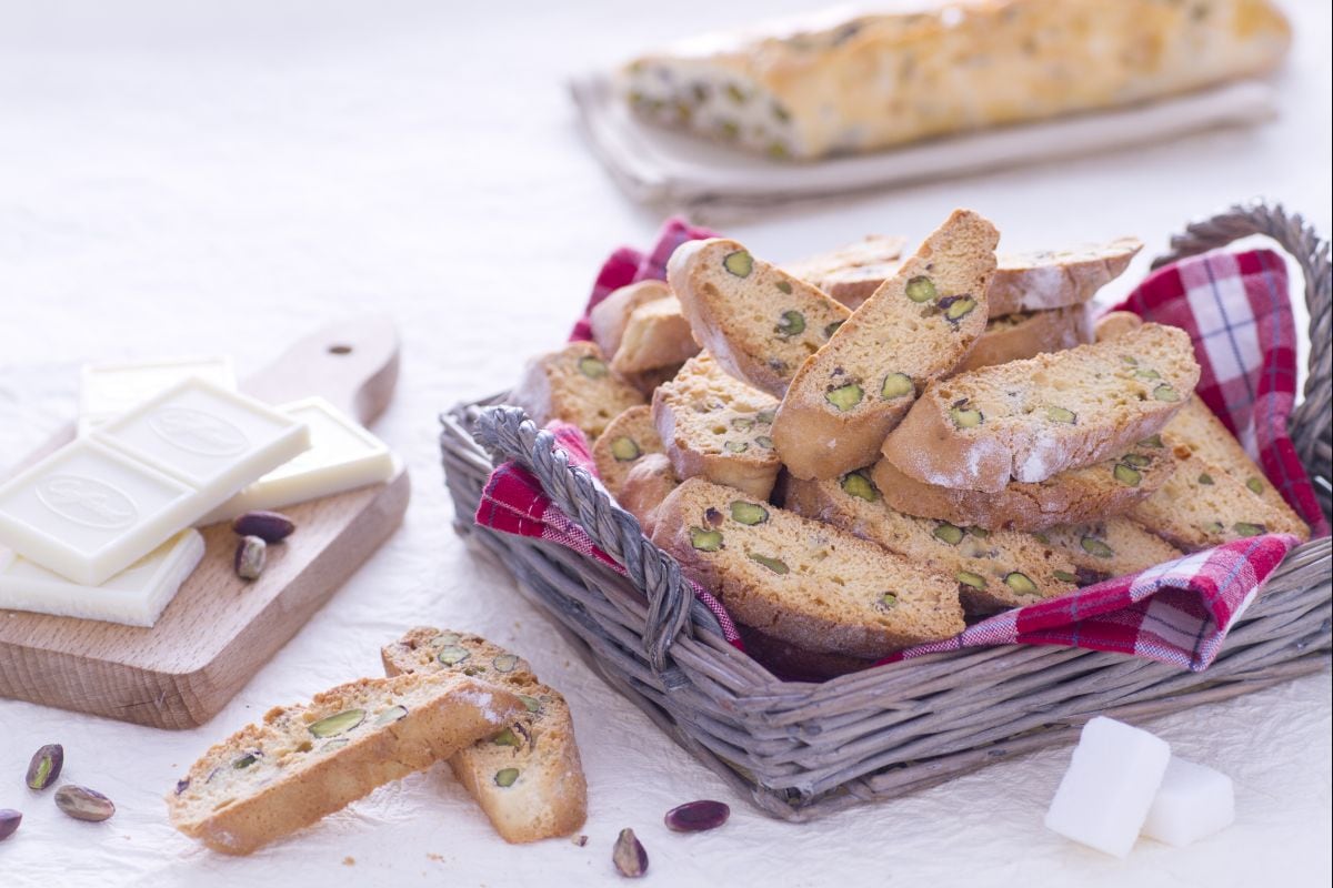 Cantucci com pistache e chocolate branco