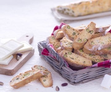 Cantucci com pistache e chocolate branco