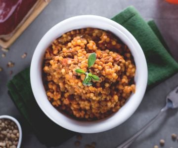 Fregola com lentilhas