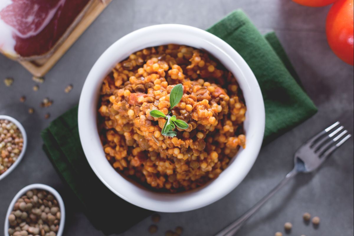 Fregola com lentilhas