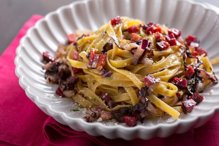 Tagliatelle radicchio e speck