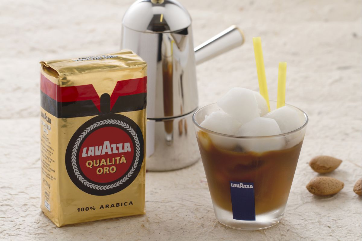 Café gelado em gelo de amêndoa