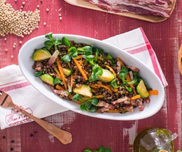 Salada de lentilhas com bacon e verduras