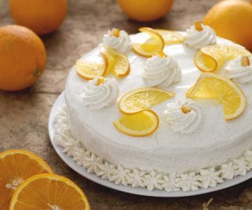 Bolo de laranja com creme de iogurte
