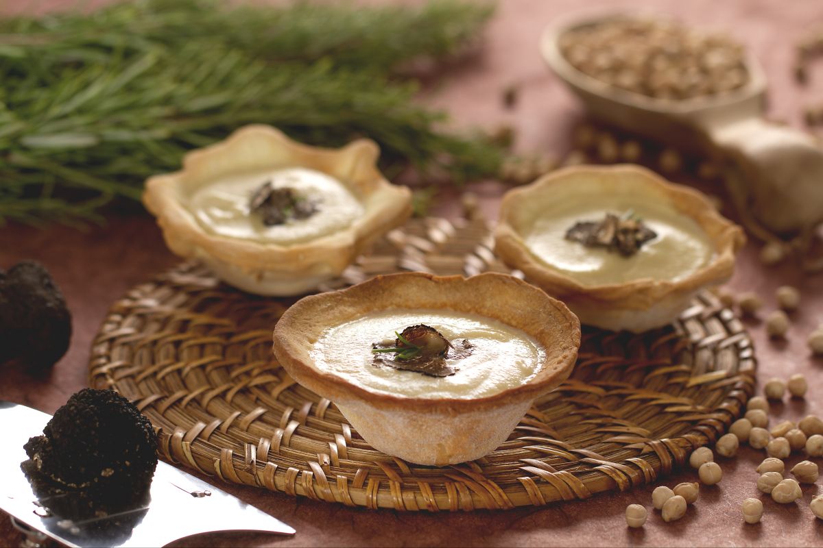Tigelinhas de pão com creme de grão-de-bico