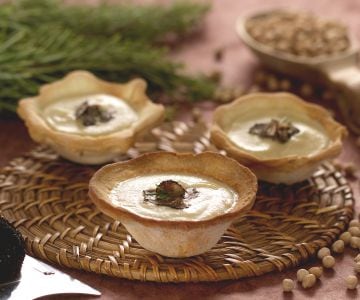 Tigelinhas de pão com creme de grão-de-bico