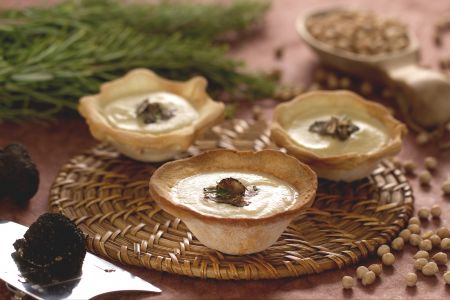 Tigelinhas de pão com creme de grão-de-bico