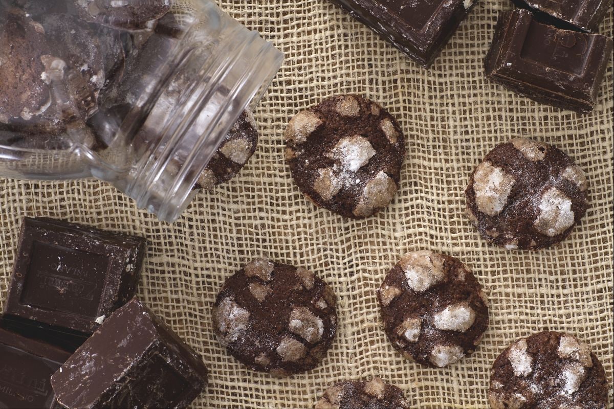 Chocolate crackle cookies