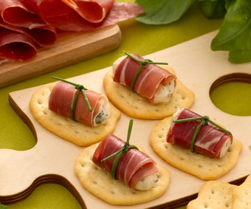 Schiacciate com enroladinhos de San Daniele