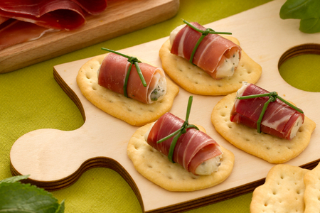 Schiacciate com enroladinhos de San Daniele