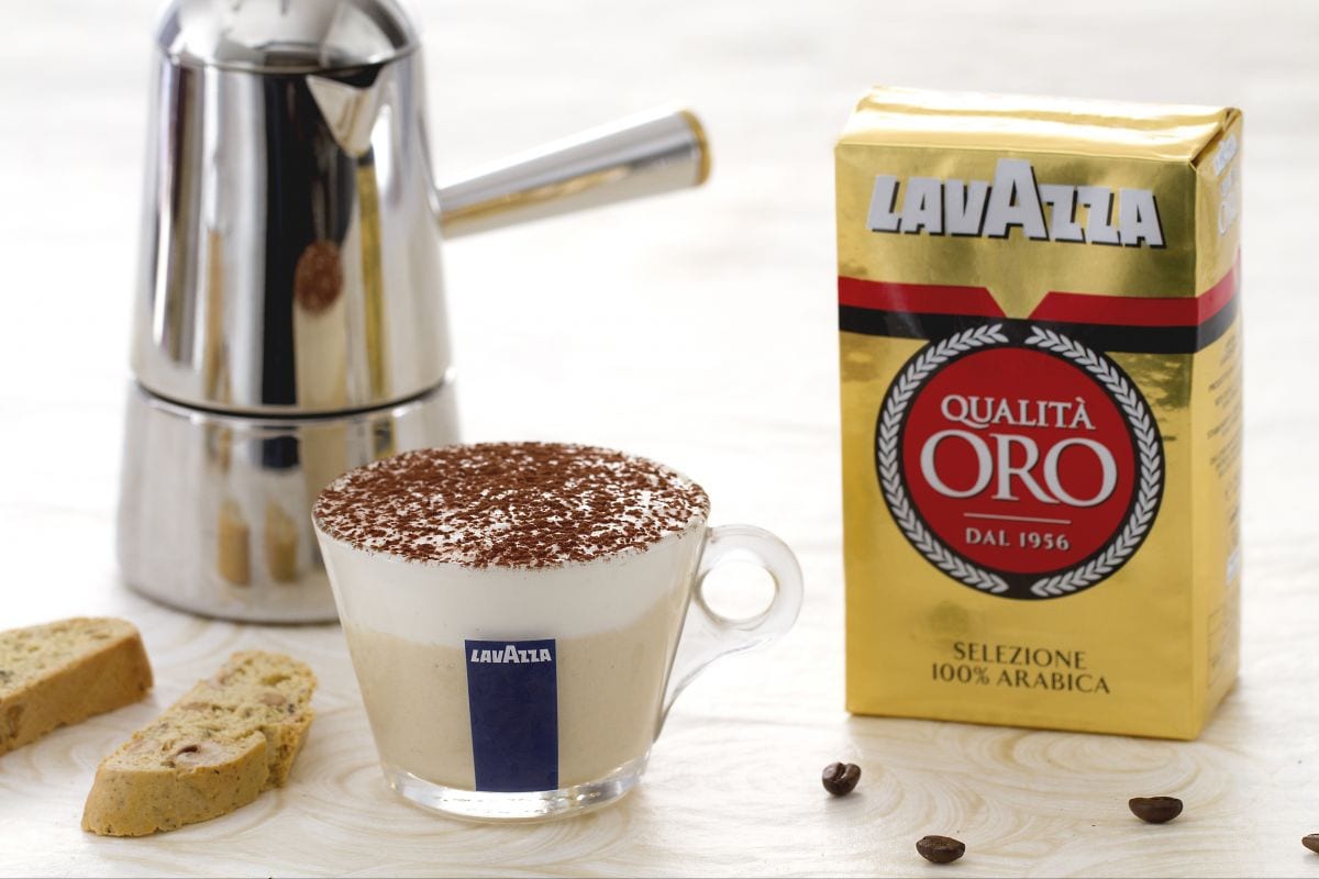 Mousse de café na xícara com cantucci