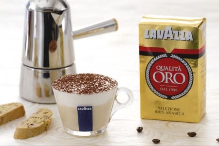 Mousse de café na xícara com cantucci