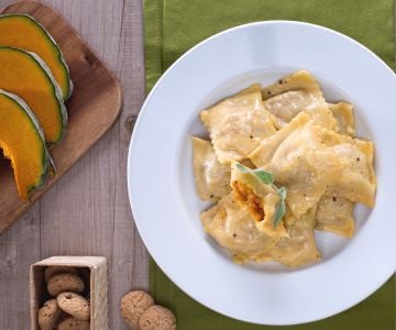 Tortelli de abóbora com manteiga e sálvia