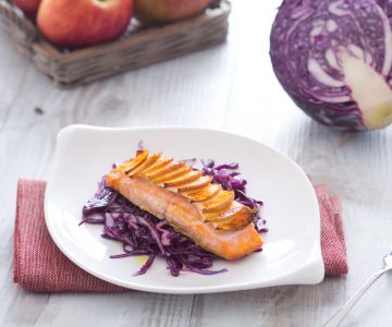 Salmão com maçãs