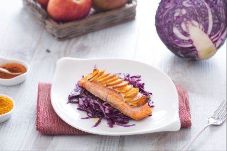 Salmão com maçãs