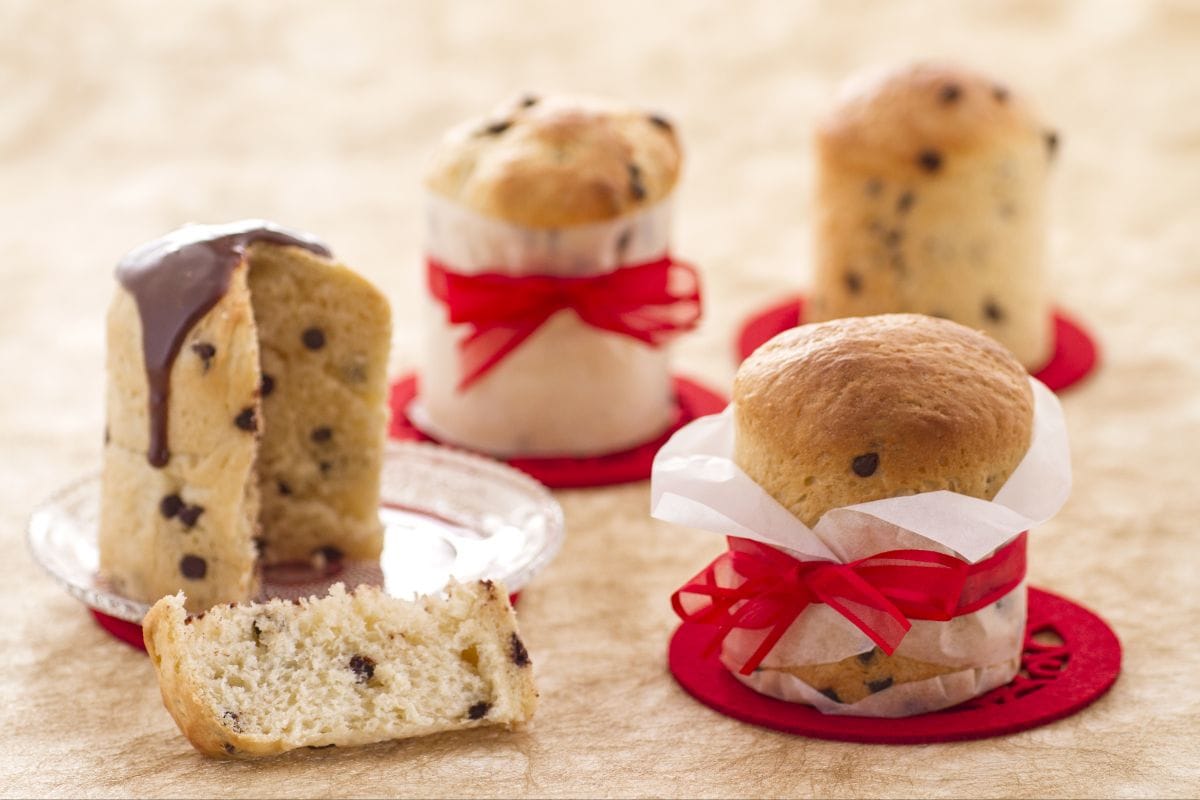 Panettoncini com gotas de chocolate