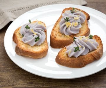 Bacalhau batido com iogurte e batatas roxas