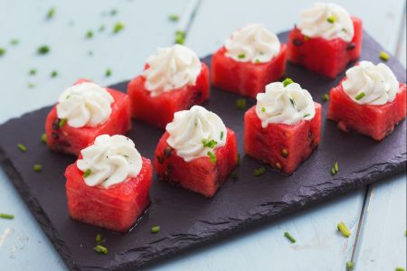 Finger food melancia e queijo de cabra