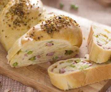 Pão trançado recheado