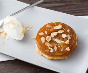 Mini tatin de maçã e amêndoas