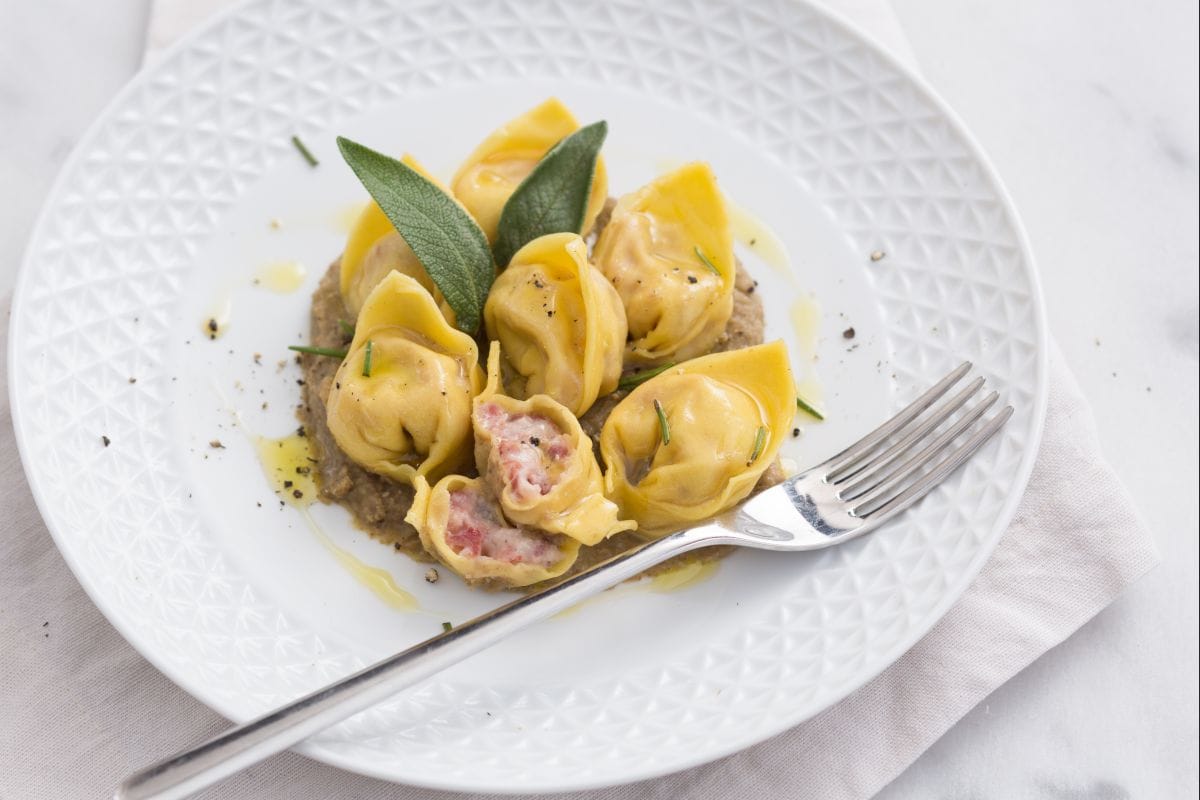 Cappellacci de cotechino e creme de lentilhas