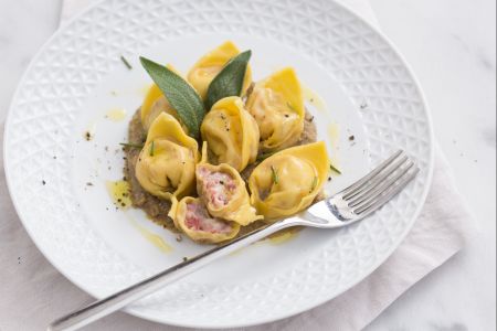 Cappellacci de cotechino e creme de lentilhas