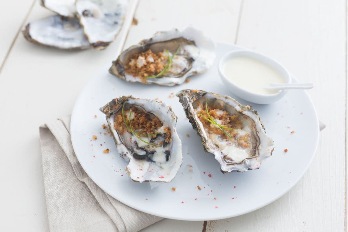 Ostras com espumante e cebolinha